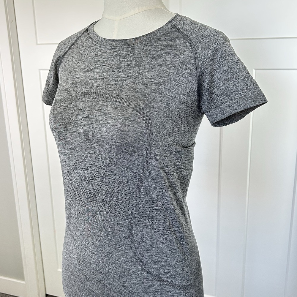 Lululemon Swiftly Shirt- Women's 6 - Tech Short Sleeve Grey Hip Length EUC $68 - Picture 3 of 8